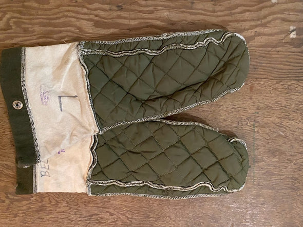 Vintage Canadian Quilted Trigger Mitt Liner